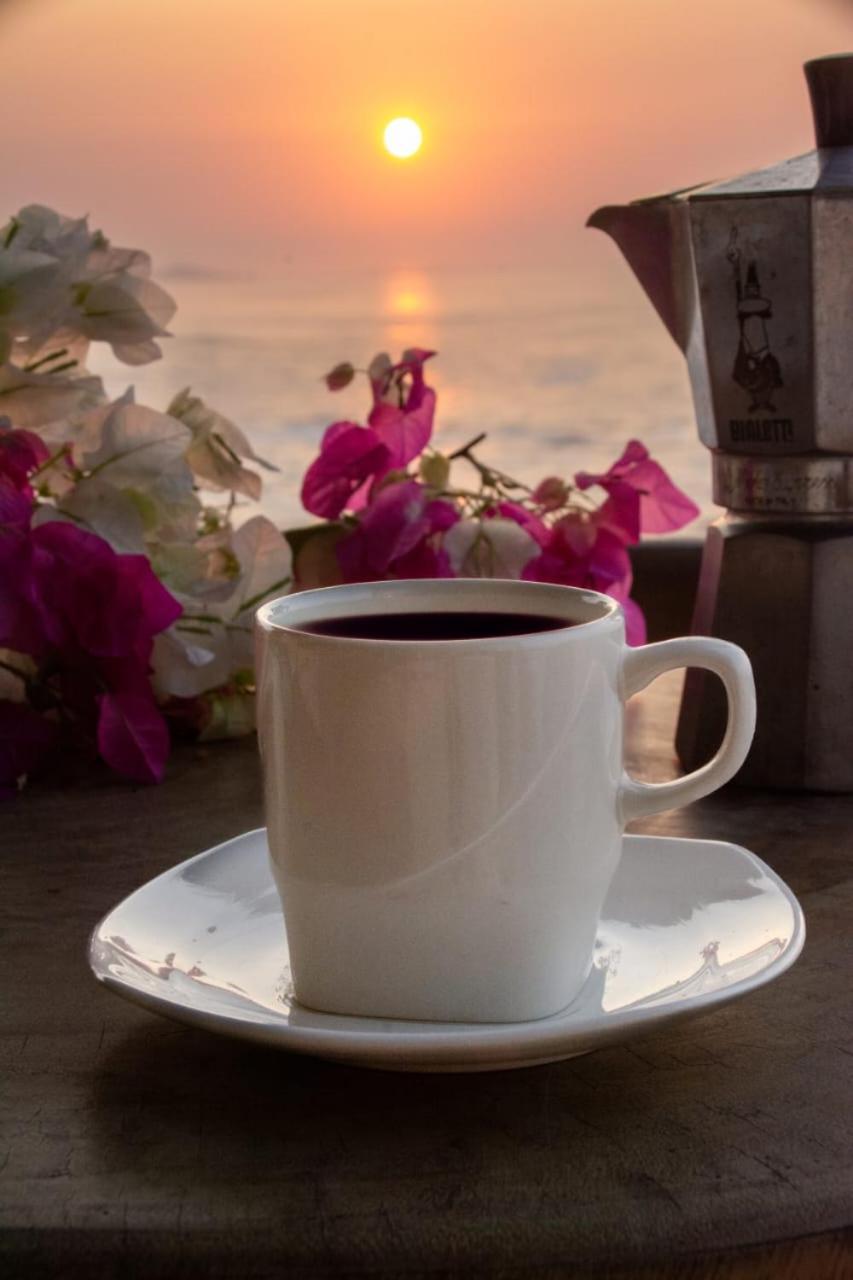 Luz De Mar ' Right On The Couette-café